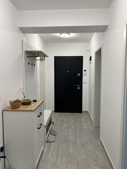 Apartament cu 2 camere decomandat, mobilat în Tractorul