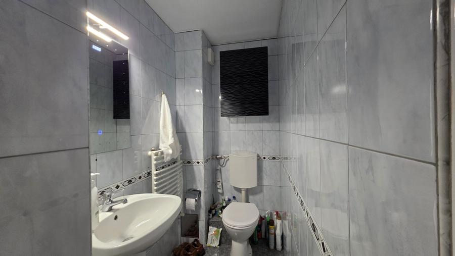 Apartament cu 3 camere decomandat, mobilat în Aradului