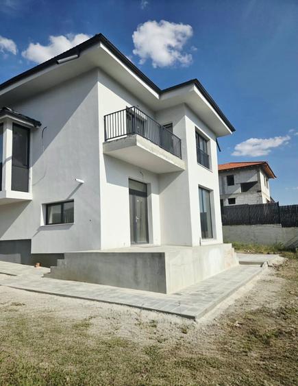 Casă cu 4 camere în Chinteni