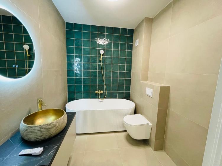 Apartament cu 3 camere semidecomandat în Florești