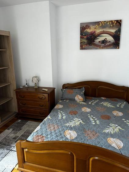 Apartament cu 3 camere semidecomandat în Central