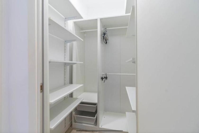 Apartament cu 3 camere semidecomandat, mobilat în Aviației