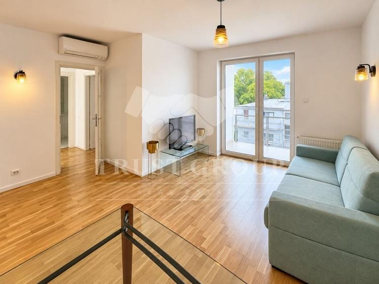 Apartament cu 3 camere semidecomandat, mobilat în Aviatorilor
