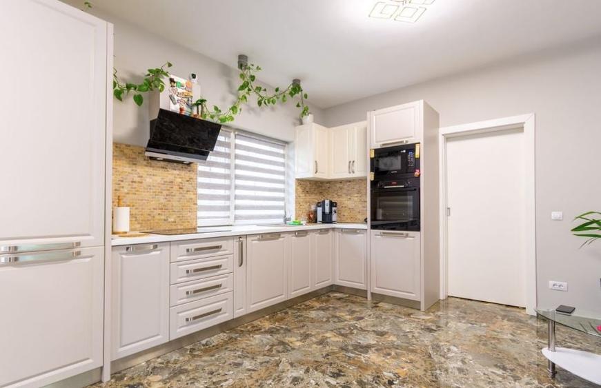 Duplex cu 4 camere cu Canalizare în Florești