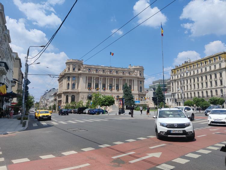 Apartament cu 2 camere nedecomandat în Universitate
