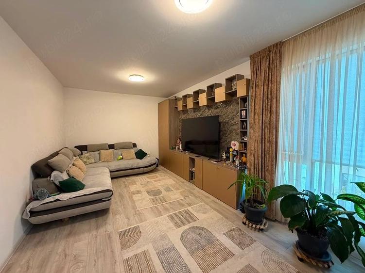 Apartament cu 4 camere decomandat în Exterior Vest