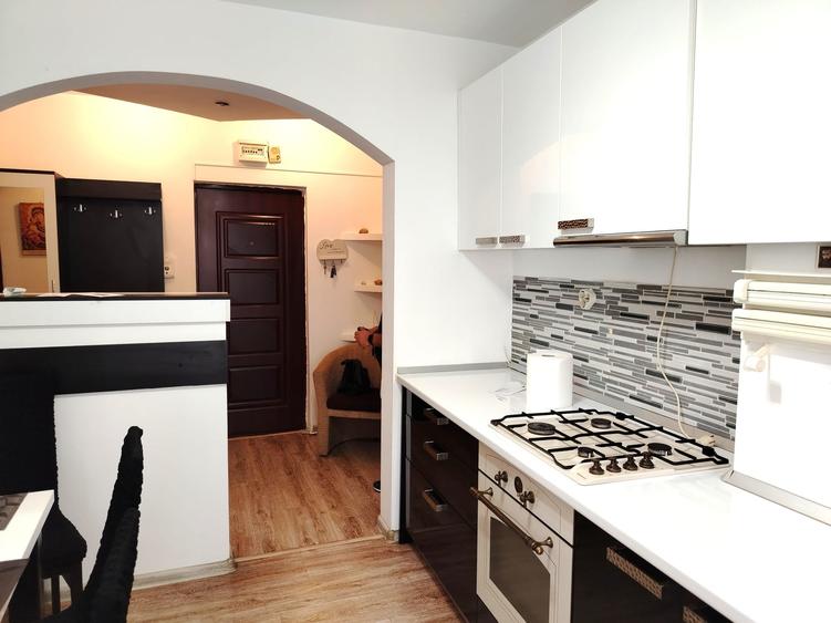 Apartament cu 2 camere decomandat în Central