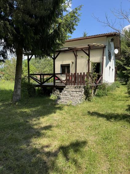 Casă individuală cu 4 camere cu Teren 3500 Mp în Lunca Gârtii