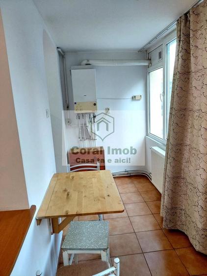 Apartament cu 2 camere semidecomandat, mobilat în Pajura