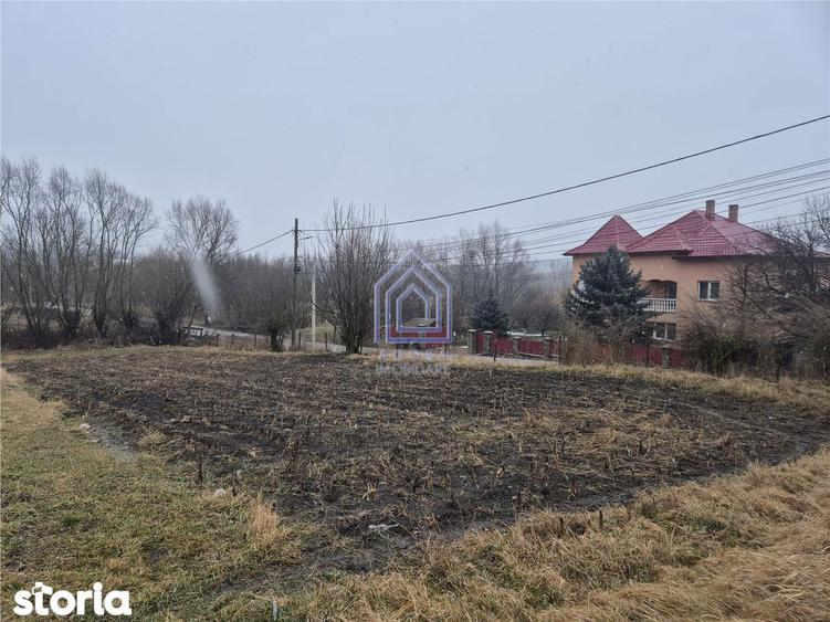 Teren de 2300 mp, în Moara