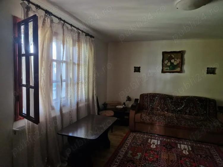 Casă cu 6 camere cu Teren 3000 Mp în Ruginești