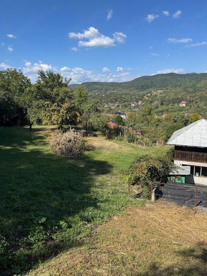 Teren de 2200 mp, în Central