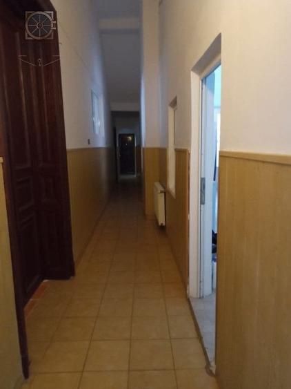 Casă individuală cu 12 camere cu Canalizare în Tineretului