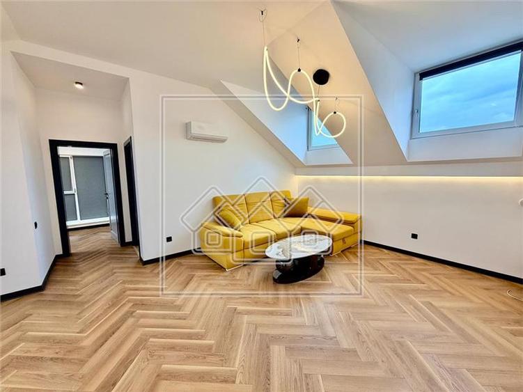 Apartament cu 3 camere nedecomandat, mobilat în Turnișor