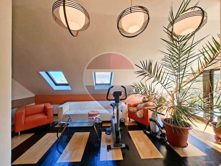 Casă individuală cu 6 camere cu Piscina în Central