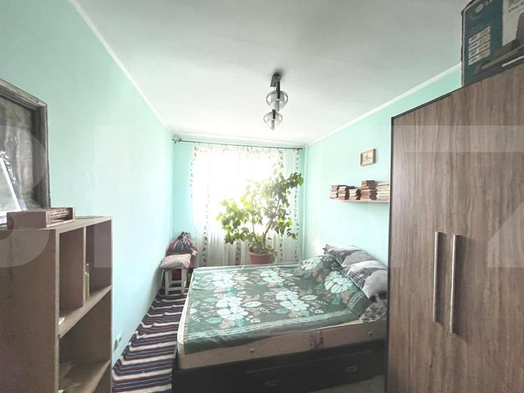 Apartament cu 4 camere semidecomandat, mobilat în Central