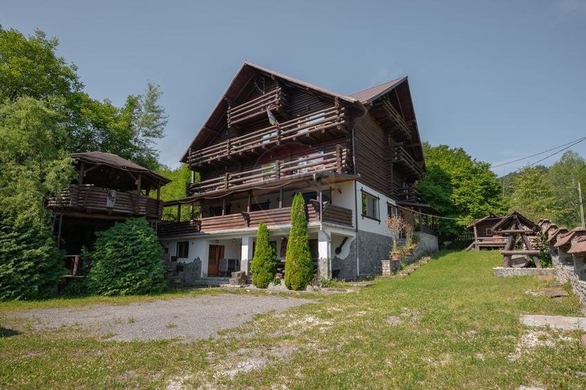 Hotel/Pensiune, de 636 mp, în Moroeni