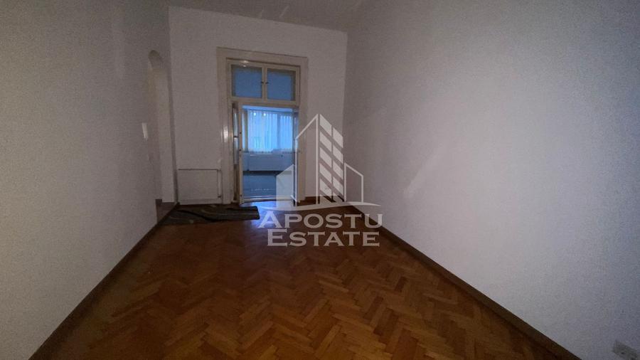 Apartament cu 3 camere decomandat în P-ța Maria