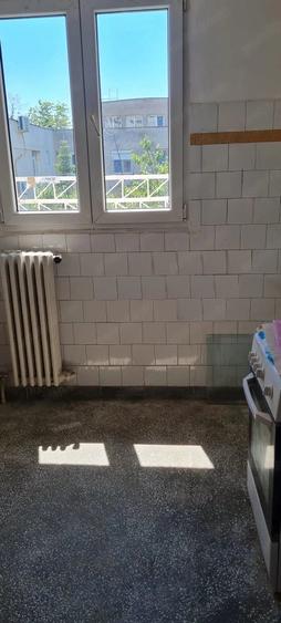 Apartament cu 4 camere semidecomandat în Titan