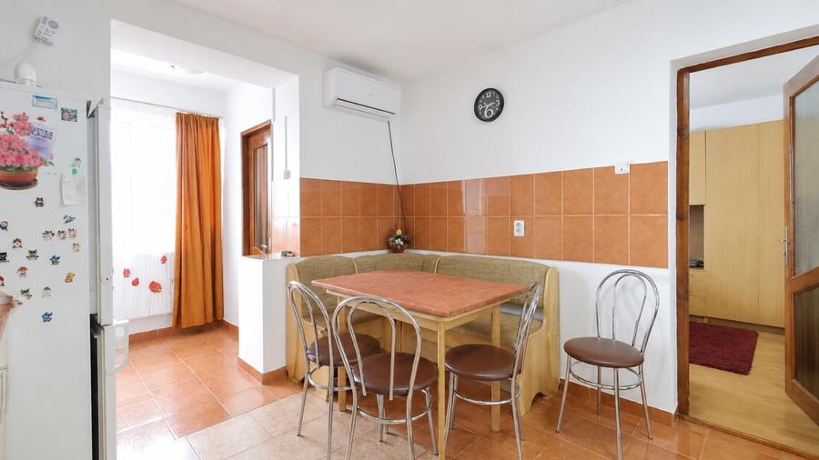 Apartament cu 2 camere semidecomandat, mobilat în Șofronea