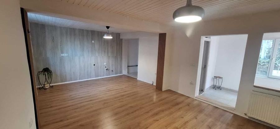 Casă cu 2 camere în Central