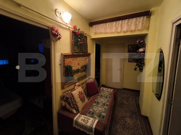 Apartament cu 4 camere decomandat în Cornitoiu