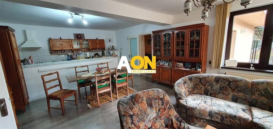 Casă individuală cu 7 camere cu Canalizare în Sântimbru
