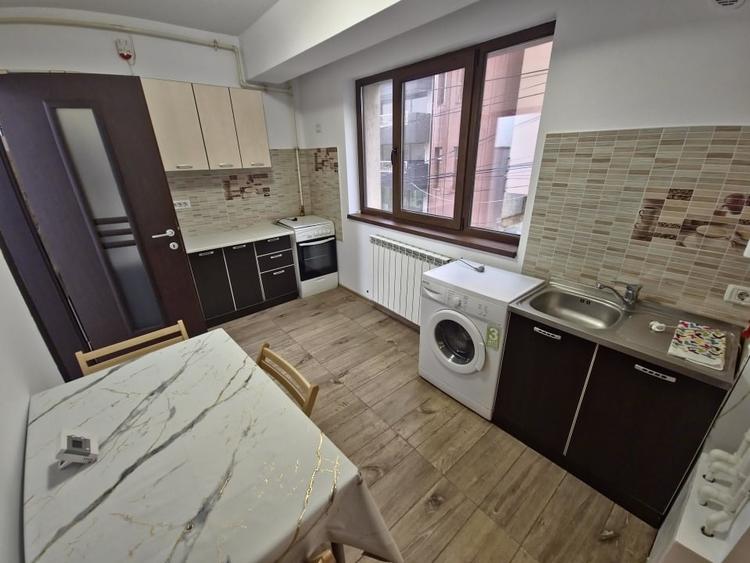 Apartament cu 2 camere decomandat, mobilat în Delfinariu