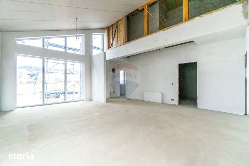 Casă cu 5 camere cu Teren 800 Mp în Sânpetru