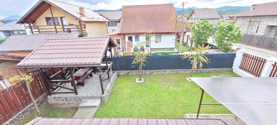 Casă individuală cu 4 camere cu Canalizare în Cristian