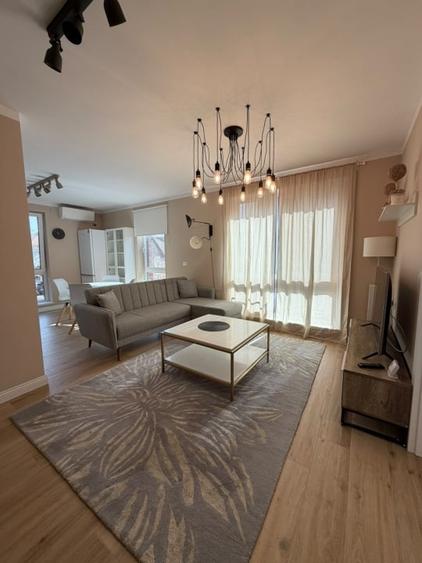 Apartament cu 3 camere semidecomandat, mobilat în Orașul Vechi
