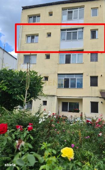 Apartament cu 3 camere decomandat, mobilat în Central