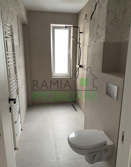 Apartament cu 4 camere decomandat în Tractorul