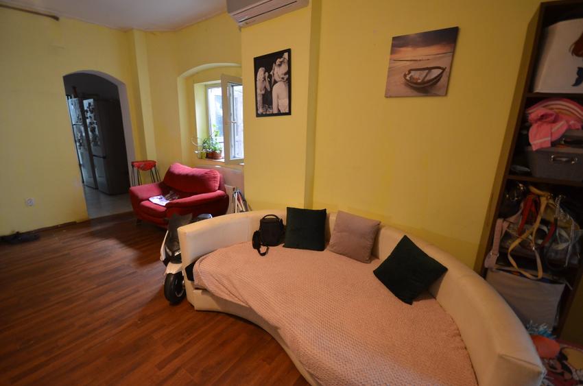 Apartament cu 6 camere decomandat în Calea Călărașilor