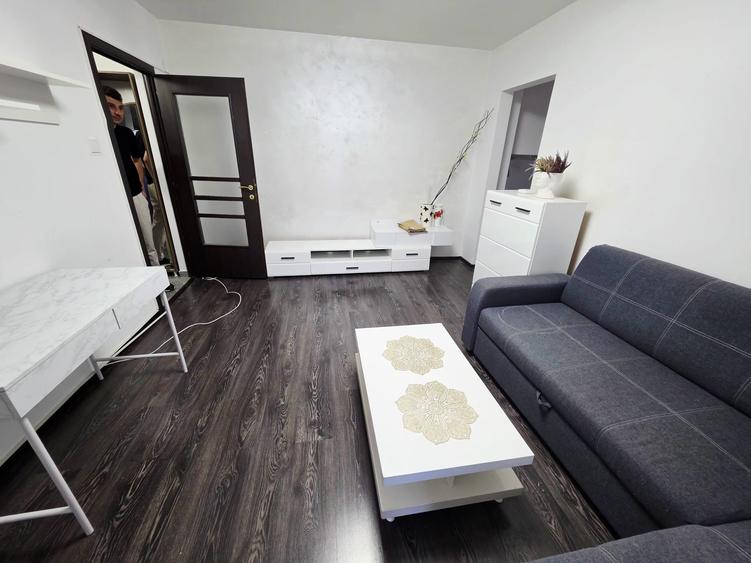 Apartament cu 3 camere semidecomandat în Dacia