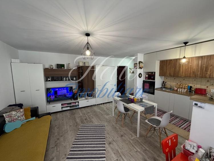 Apartament cu 2 camere semidecomandat, mobilat în Florești