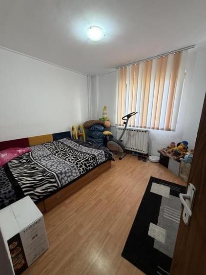 Apartament cu 4 camere în Crângași
