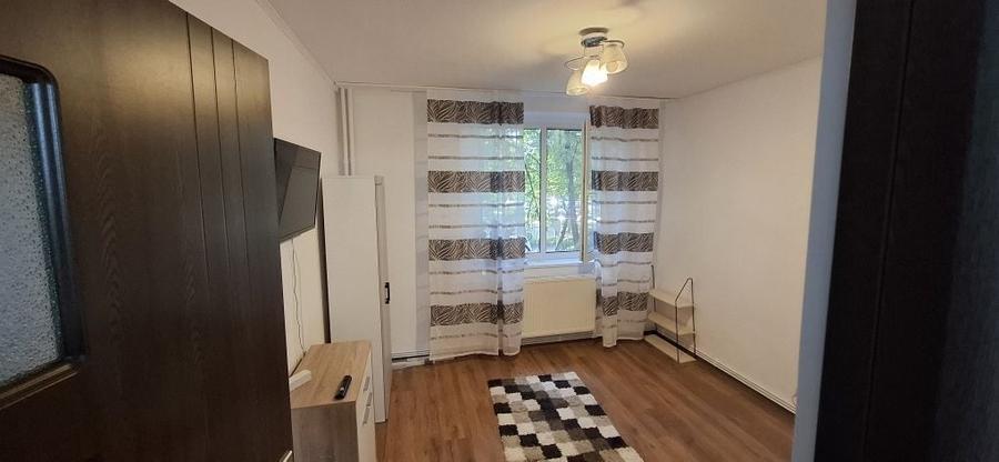 Apartament cu 2 camere semidecomandat în Craiovei