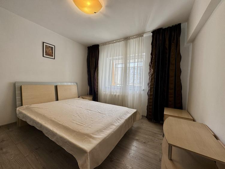 Apartament cu 3 camere decomandat, mobilat în Nerva Traian