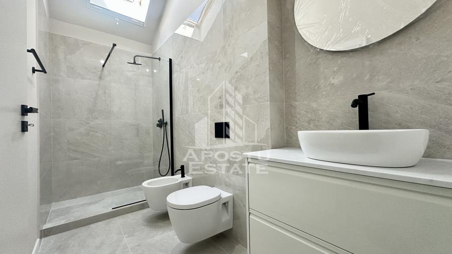 Apartament cu 3 camere semidecomandat în Complex Studențesc