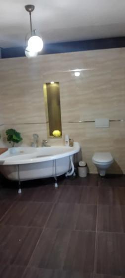 Apartament cu 3 camere decomandat în Dâmbovița