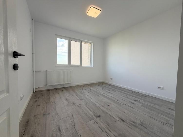 Apartament cu 3 camere semidecomandat în Titan