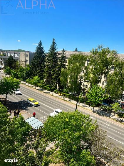 Apartament cu 3 camere în Decebal