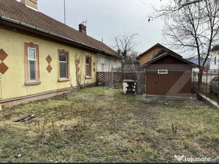 Casă cu 2 camere cu Teren 560 Mp în Central