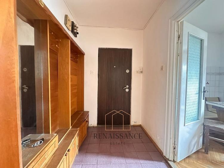 Apartament cu 3 camere decomandat, mobilat în Girocului