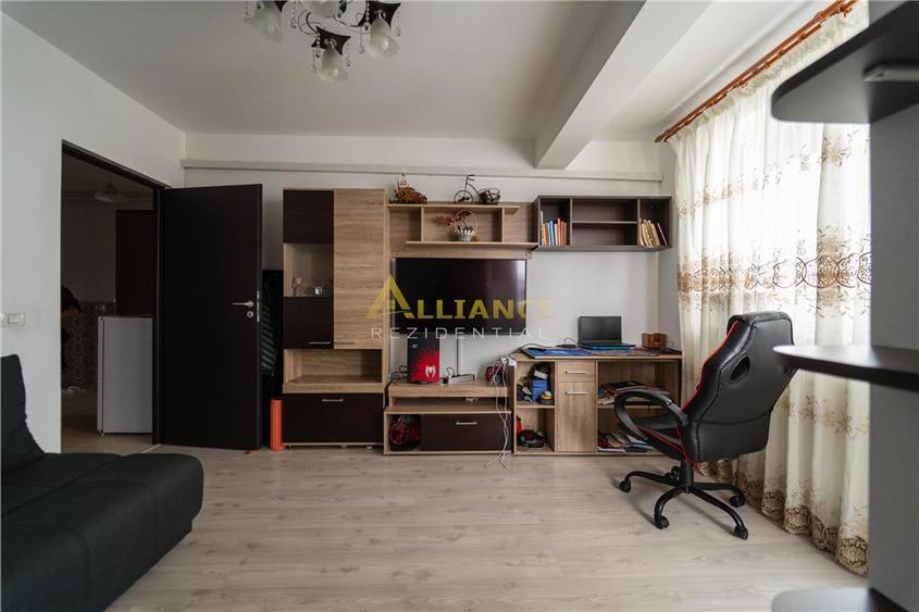 Apartament cu 3 camere decomandat, mobilat în Central