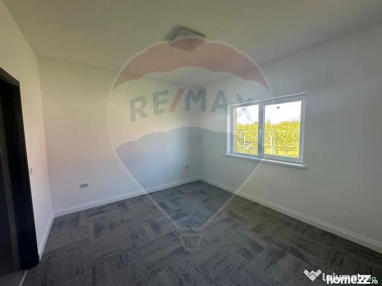 Casă cu 4 camere cu Teren 715 Mp în Lăpuș