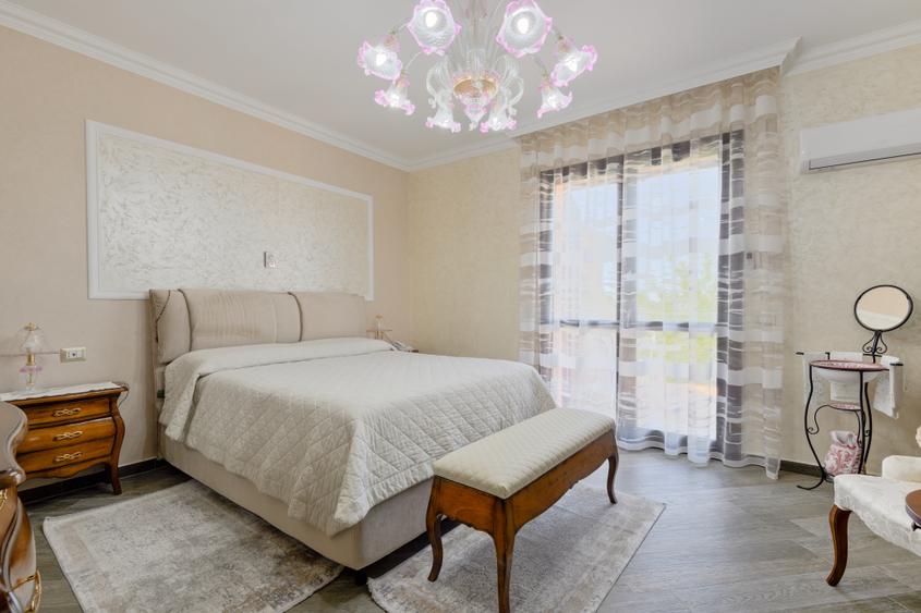 Duplex cu 7 camere cu Canalizare în Faleza Nord