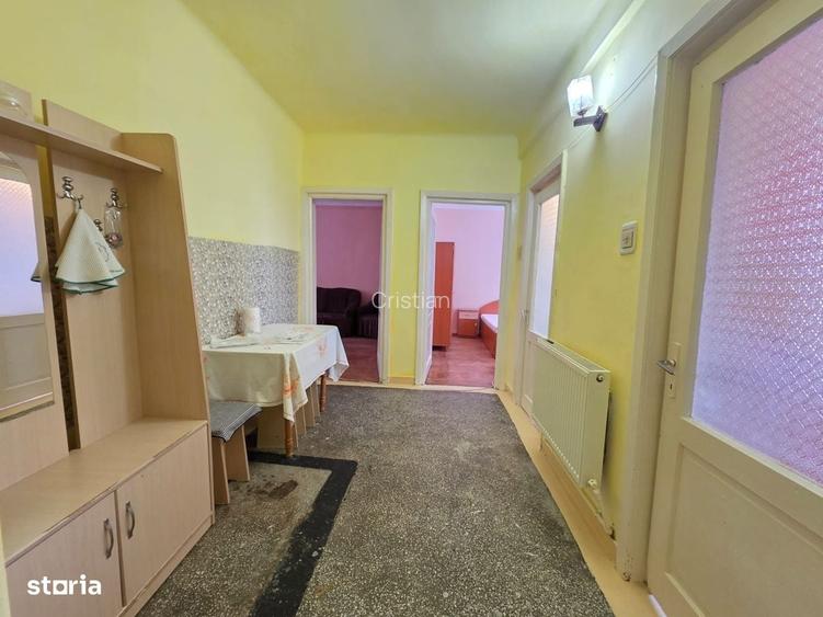 2 camere, suprafata generoasa, decomandat, 60 mp, etaj 2