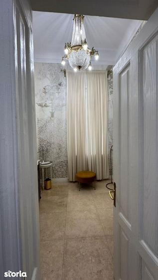 Apartament cu 4 camere, mobilat în Victoriei